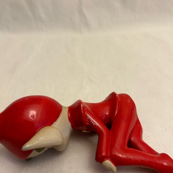 Vintage Christmas Elf in Red Ceramic. 1950s Pixie Elf in red suit, pointy ears. - Picture 6 of 9